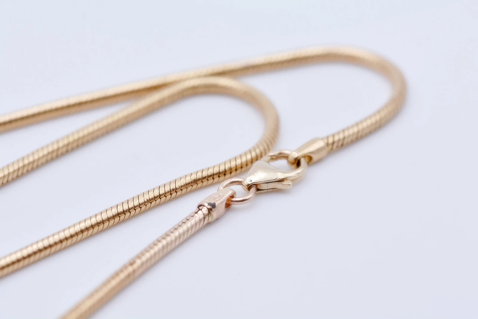 wyjatkowy-zloty-naszyjnik-z-niebieskim-kamieniem-zloto-585-45-cm-zmijka-plec-15851-1