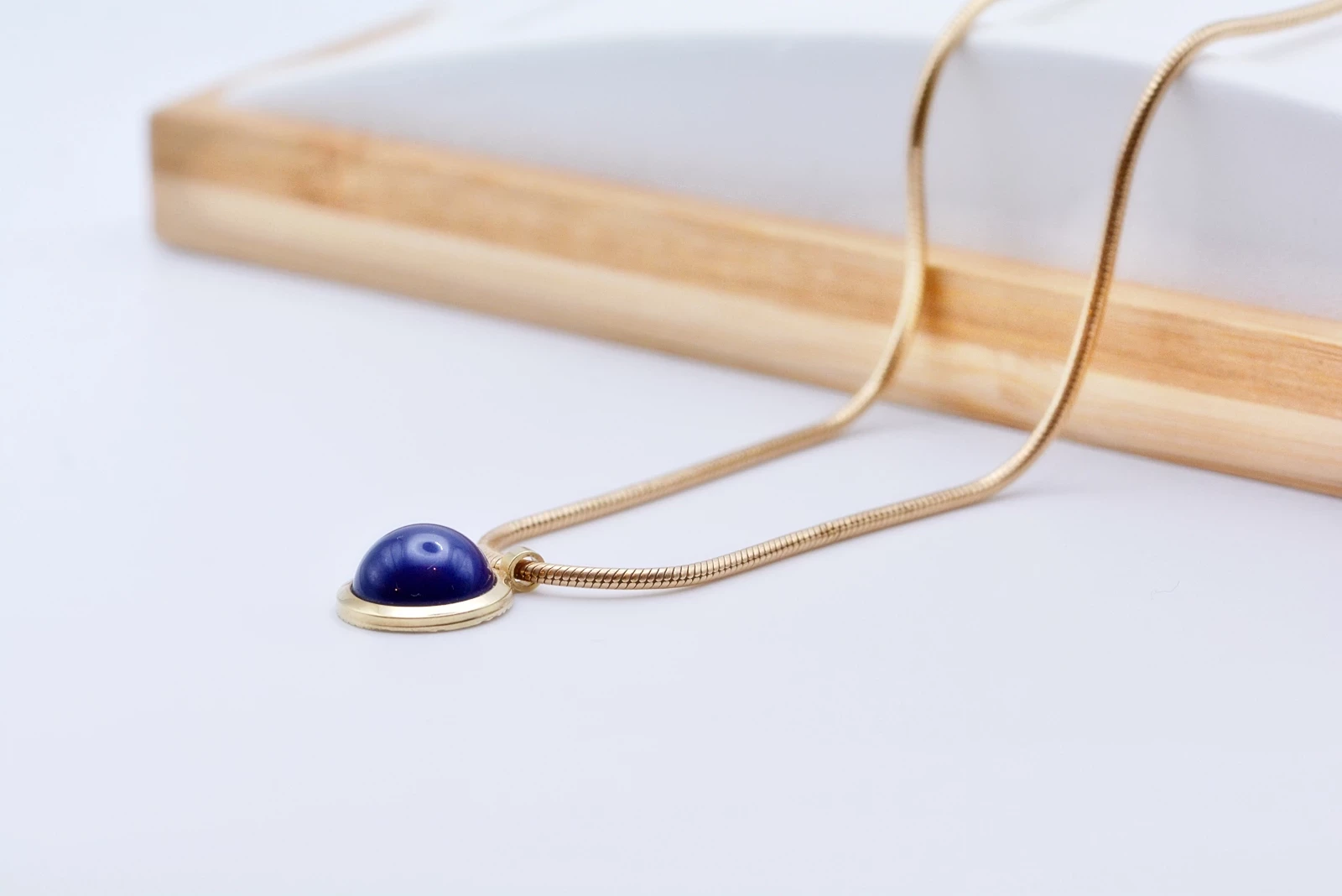 wyjatkowy-zloty-naszyjnik-z-niebieskim-kamieniem-zloto-585-45-cm-zmijka-stan-11323-2