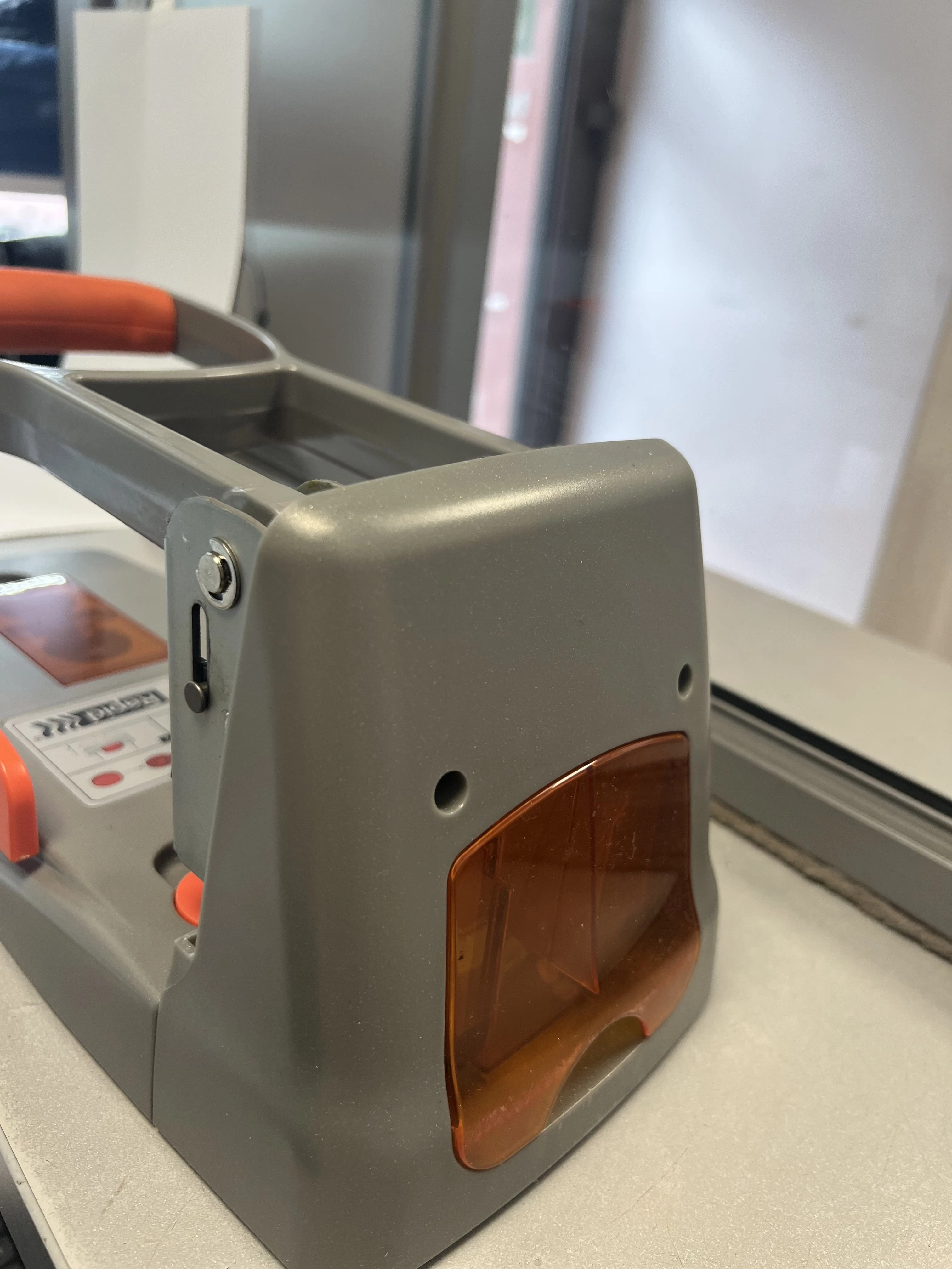 dziurkacz-rapid-supreme-hdc1502-do-150-kartek-waga-produktu-z-opakowaniem-jednostkowym-3000