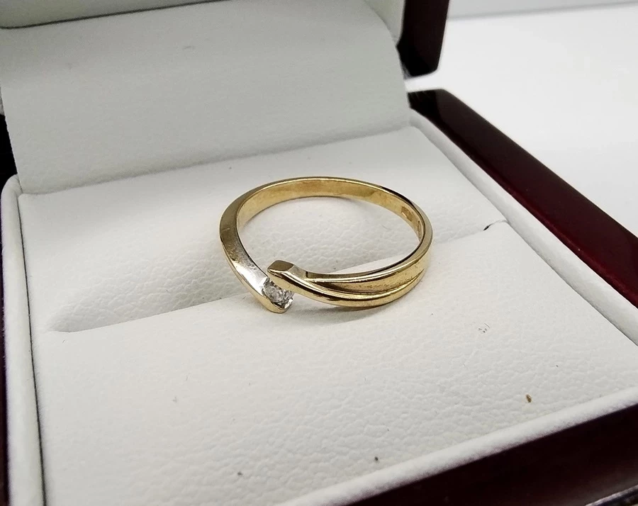 zloty-pierscionek-z-brylatem-proby-585-253-g-rozmiar-10-kolor-dominujacy-205826-225106