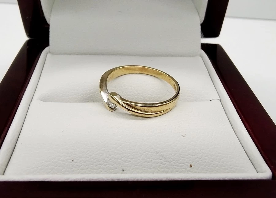 zloty-pierscionek-z-brylatem-proby-585-253-g-rozmiar-10-rozmiarsrednica-wew-mm-372-10