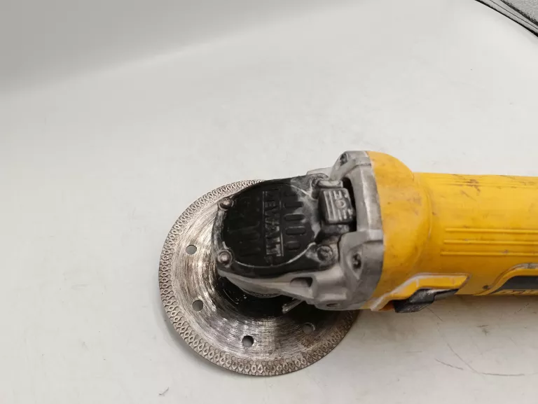 SZLIFIERKA KĄTOWA DEWALT DWE 4157 900W