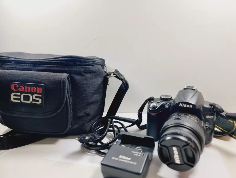 aparat-nikon-d5000-ladowarka-pokrowiec-ean-gtin-018208916474