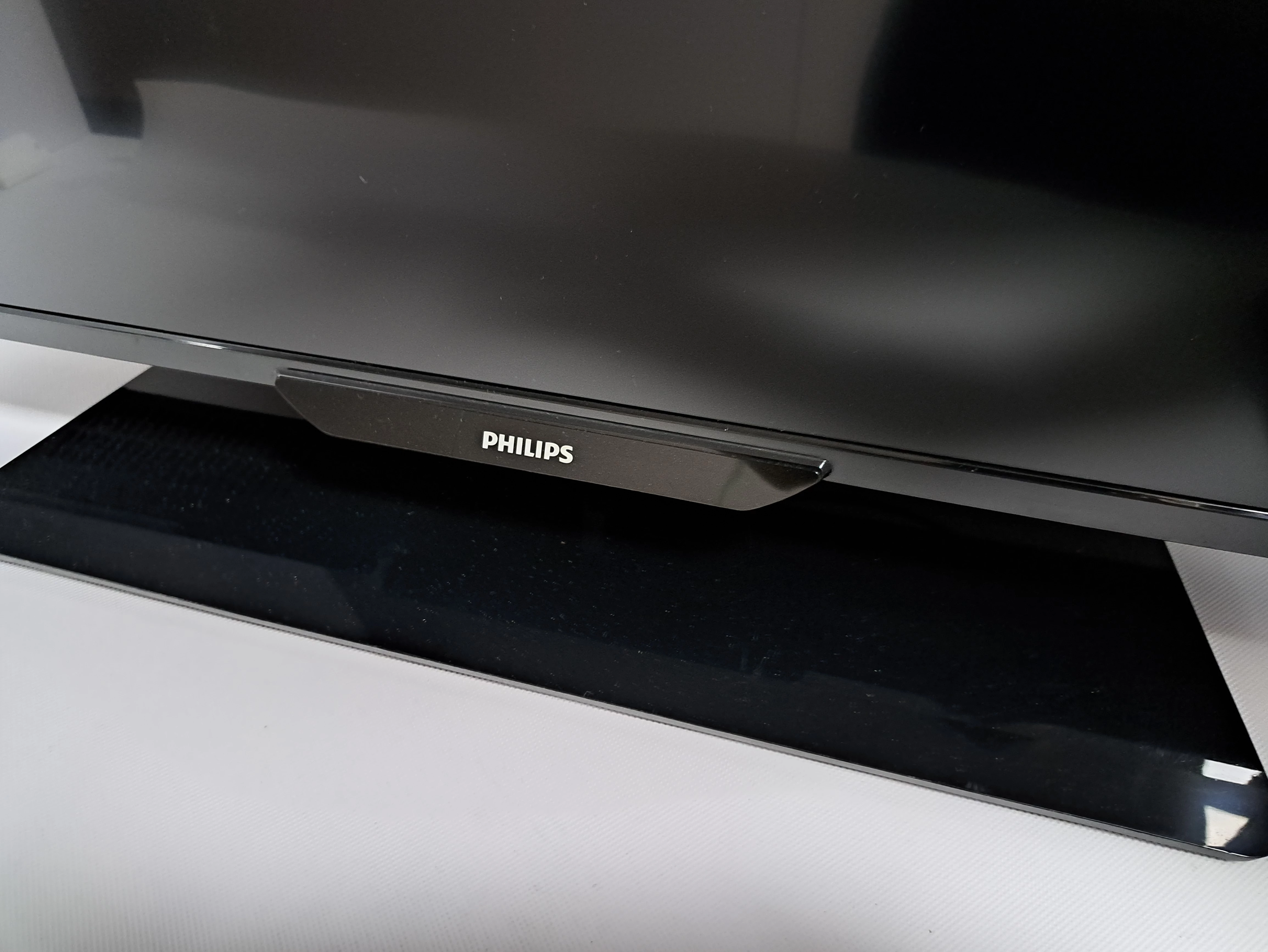 telewizor-philips-32pfh530088-przekatna-ekranu-cale-3200