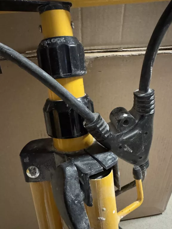 STOJAK STATYW 100W NAŚWIETLACZ LAMPA ROBOCZA HALOGEN BUDOWLANY Z WTYCZKĄ