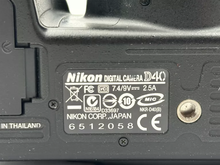 aparat-lustrzanka-nikon-d40-obiektyw-nikon-dx-18-55mm-przebieg-12352-rozdzielczosc-600