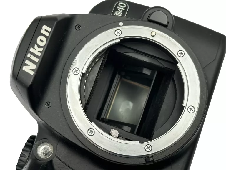 aparat-lustrzanka-nikon-d40-obiektyw-nikon-dx-18-55mm-przebieg-12352-w-zestawie-814-2