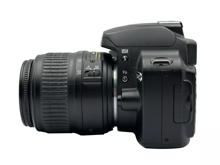 aparat-lustrzanka-nikon-d40-obiektyw-nikon-dx-18-55mm-przebieg-12352-kod-producenta-d40