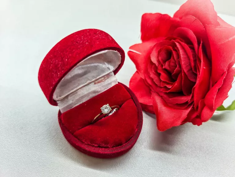 ZŁOTY PIERŚCIONEK 333 / 1,38G R.14