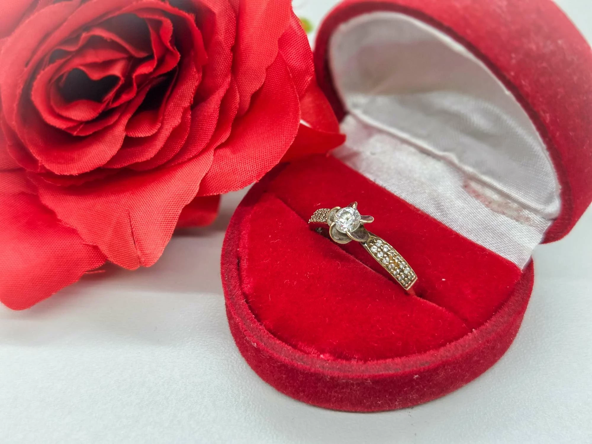 zloty-pierscionek-z-cyrkoniami-333-181g-stan-11323-2