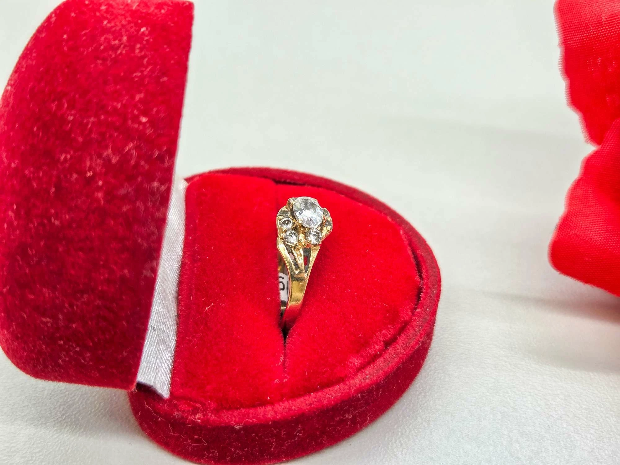 zloty-pierscionek-585-209-g-material-15835-1