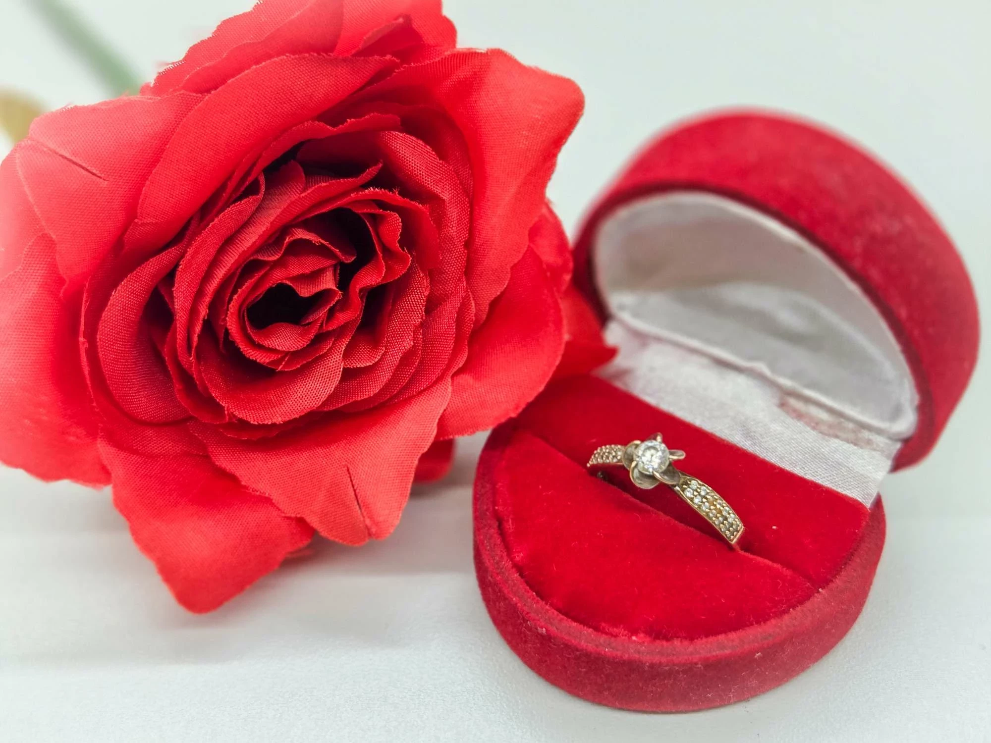 zloty-pierscionek-z-cyrkoniami-333-181g-ean-gtin-5905868206609