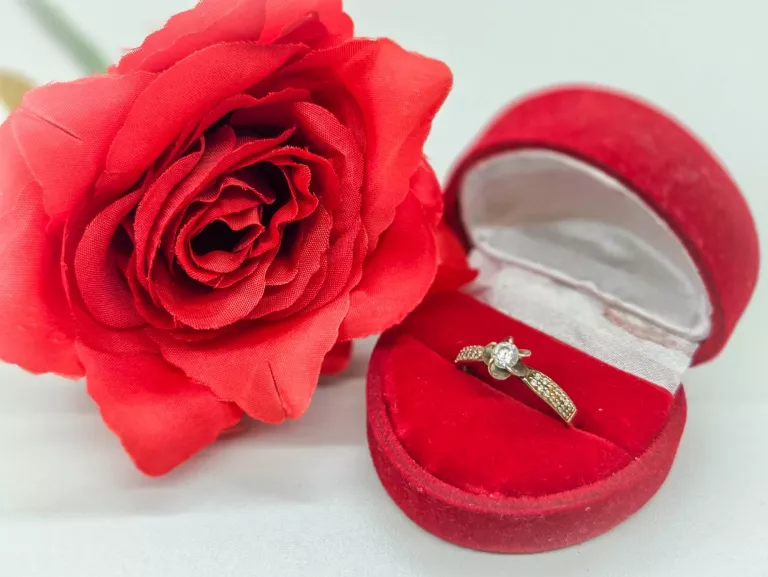 zloty-pierscionek-z-cyrkoniami-333-181g-ean-gtin-5905868206609