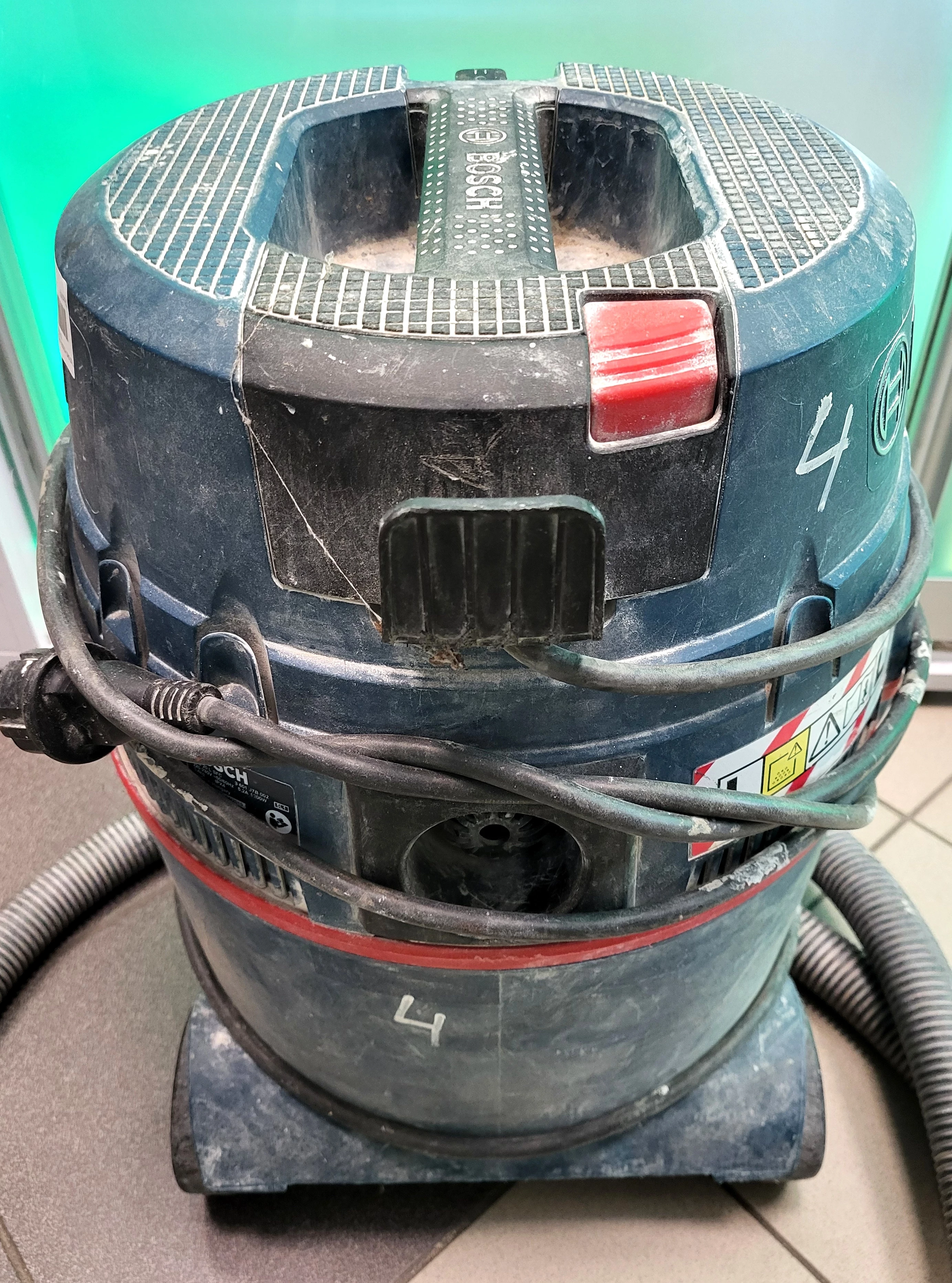 odkurzacz-przemyslowy-bosch-gas-20-l-sfc-koncowki-maksymalna-moc-120000