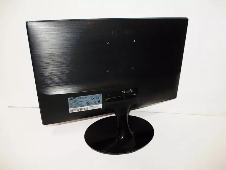 MONITOR PC - SAMSUNG S19C150 + KABLE