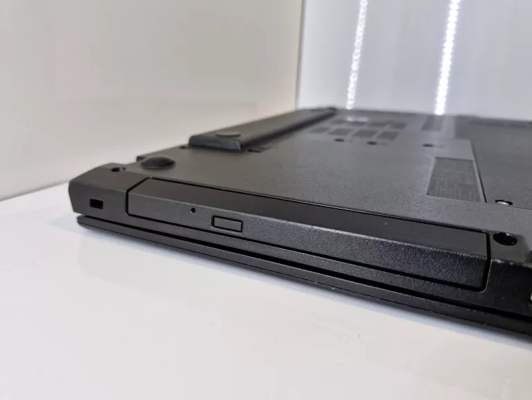 LAPTOP LENOVO THINKPAD E570 INTEL I7-7500U 8GB GEFORCE GTX 950M 256GB SSD