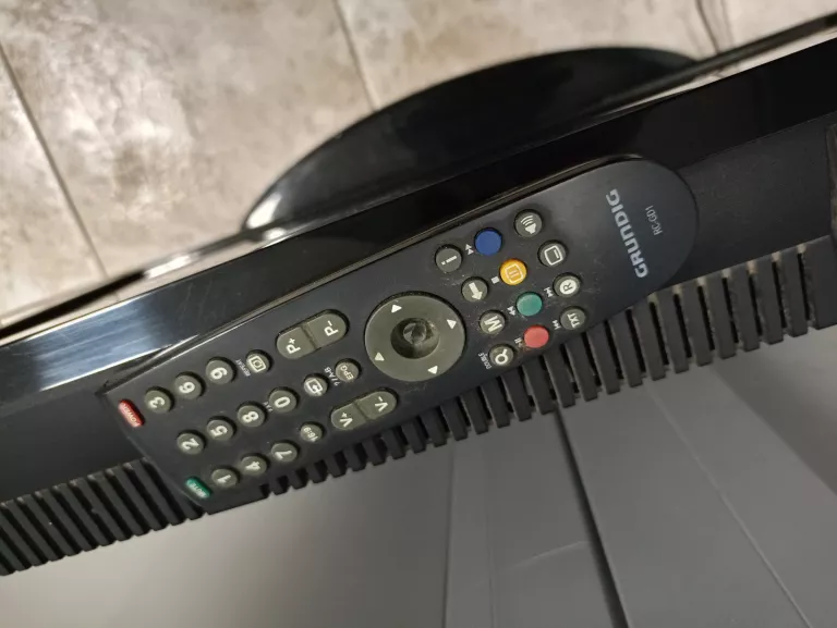 TV GRUNDIG 26 GLX 3102 +PILOT