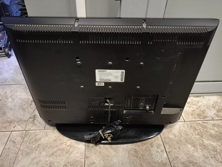 TV GRUNDIG 26 GLX 3102 +PILOT