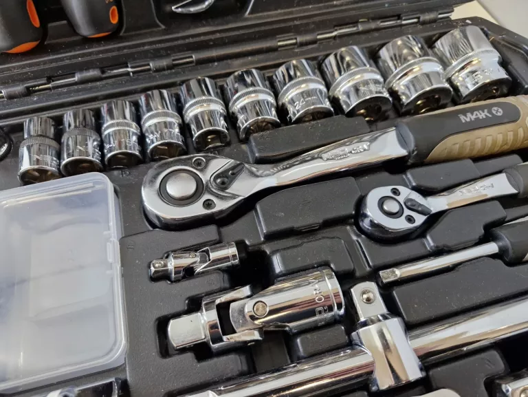 NEO TOOLS LIMITOWANY ZESTAW NARZĘDZI M4K GARAGE 08-699