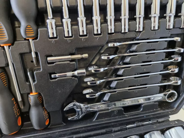 NEO TOOLS LIMITOWANY ZESTAW NARZĘDZI M4K GARAGE 08-699