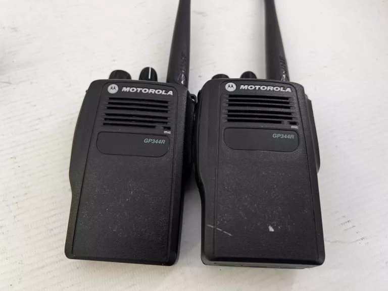 KRÓTKOFALÓWKA MOTOROLA GP344R 2SZTUKI + BAZA ŁADUJĄCA
