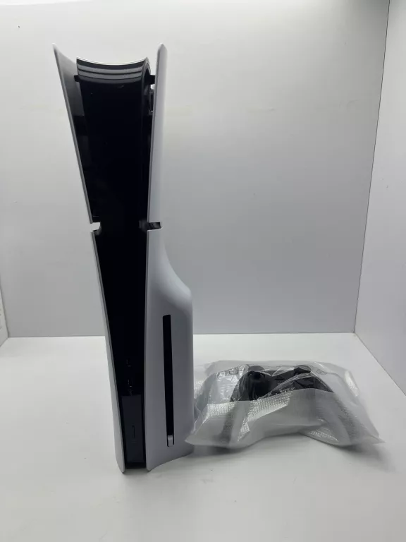 KONSOLA PS5 SLIM Z NAPĘDEM KOMPLET