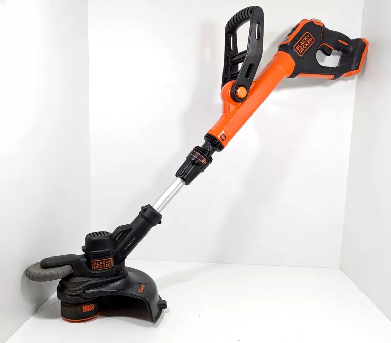 PODKASZARKA BLACK+DECKER STC1840E Z PODSTAWĄ JEZDNĄ DO PODKASZAREK