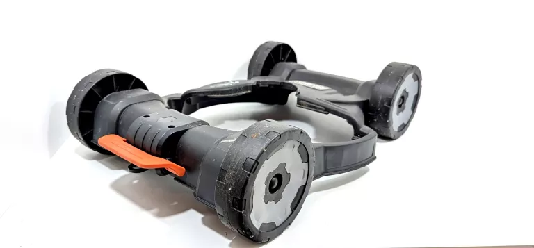 PODKASZARKA BLACK+DECKER STC1840E Z PODSTAWĄ JEZDNĄ DO PODKASZAREK