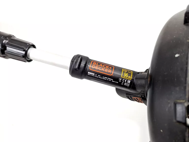 PODKASZARKA BLACK+DECKER STC1840E Z PODSTAWĄ JEZDNĄ DO PODKASZAREK