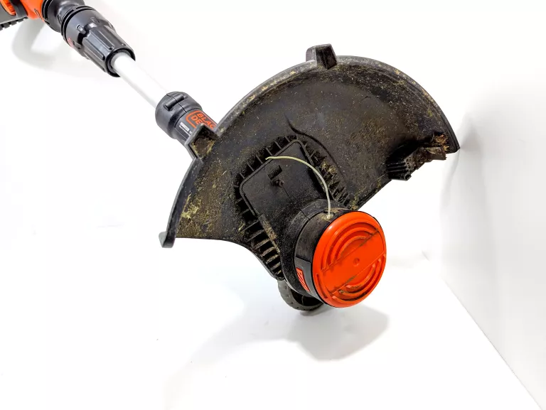 PODKASZARKA BLACK+DECKER STC1840E Z PODSTAWĄ JEZDNĄ DO PODKASZAREK