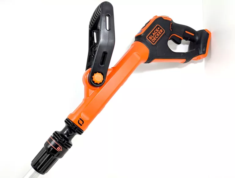 PODKASZARKA BLACK+DECKER STC1840E Z PODSTAWĄ JEZDNĄ DO PODKASZAREK