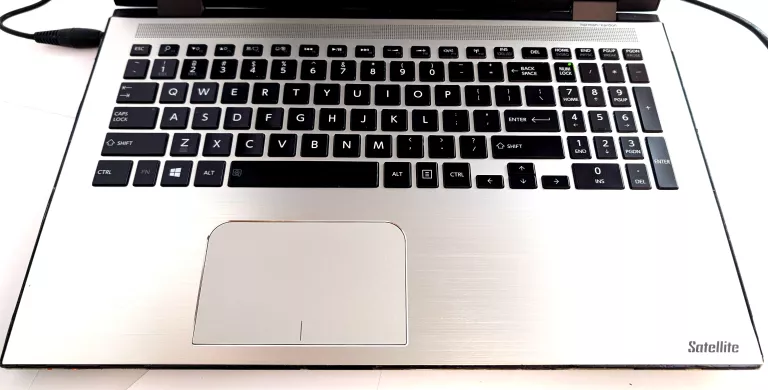 LAPTOP TOSHIBA SATELLITE P55W-C I5-5200 8GB W10
