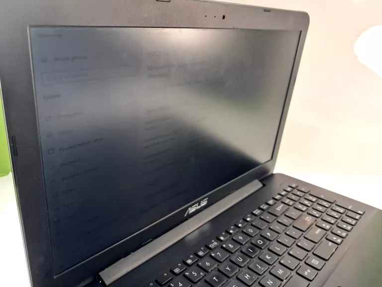LAPTOP ASUS R556L I3-4005U 4GB / 256GB SSD WIN 10