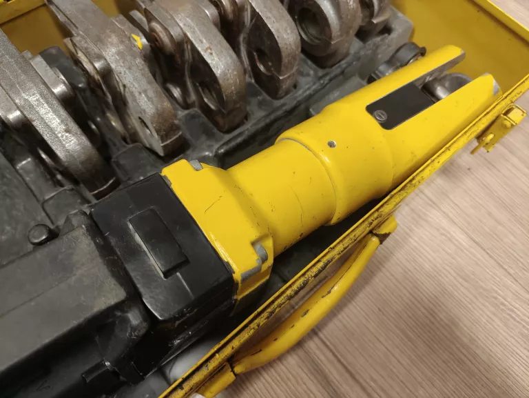 ZACISKARKA REMS POWER PRESS SE WALIZKA + SZCZĘKI 7SZT