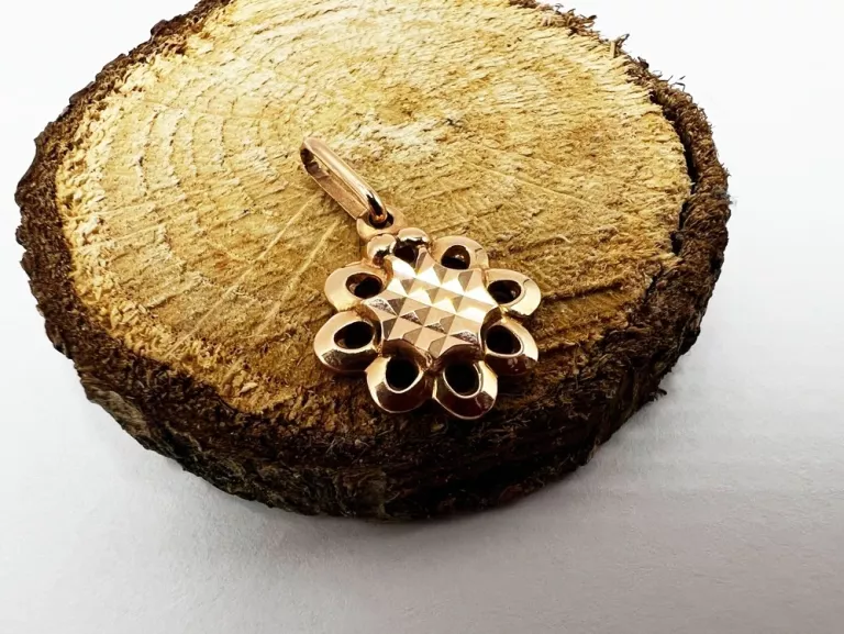 przepiekna-zlota-zawieszka-p585g-226cm200-material-dominujacy-223721-524288