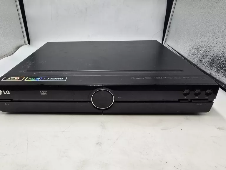 KINO DOMOWE LG HT304SU-DH + PILOT BRAK JEDNEGO GŁOŚNIKA