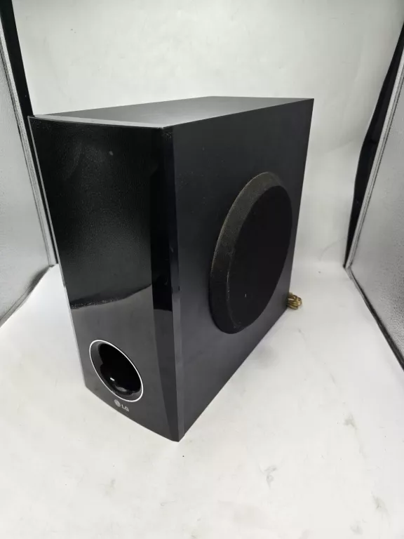 KINO DOMOWE LG HT304SU-DH + PILOT BRAK JEDNEGO GŁOŚNIKA