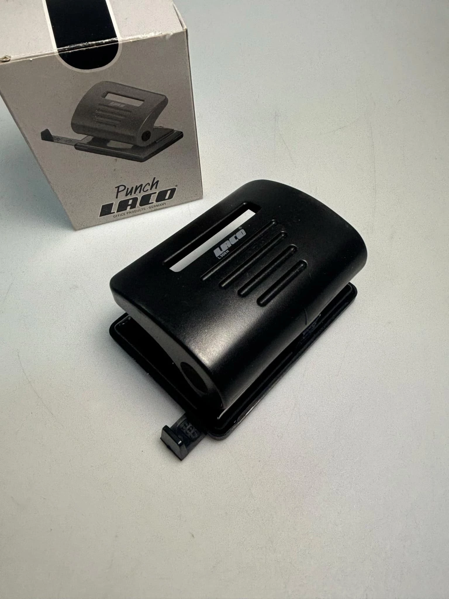 dziurkacz-do-papieru-laco-l300n-zwirki-i-wigury-1-myslowice