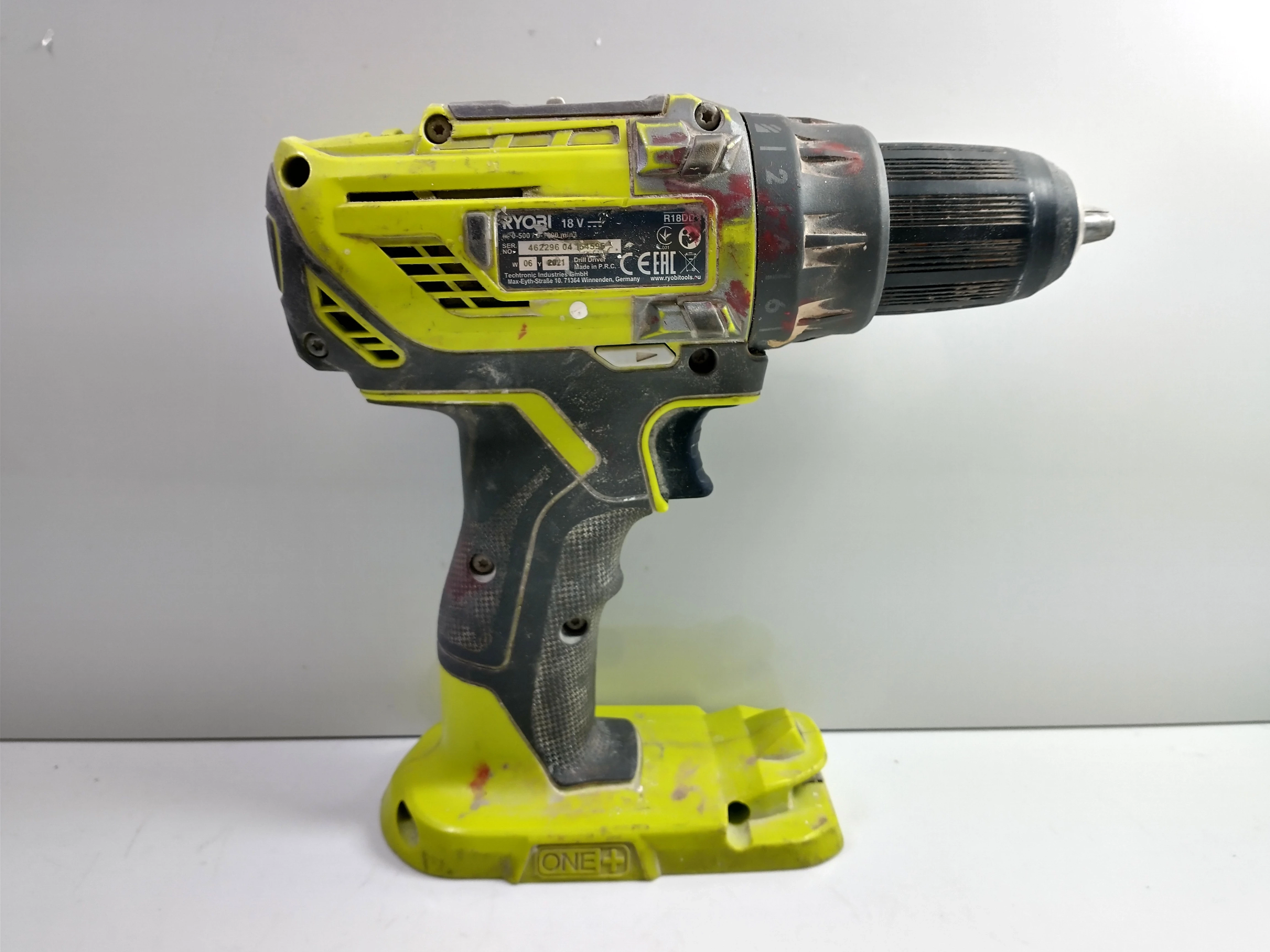 zestaw-narzedzi-ryobi-wkretarka-mlot-szlifierka-poziomica-torba-2xaku-lad-ean-gtin-3615612674067