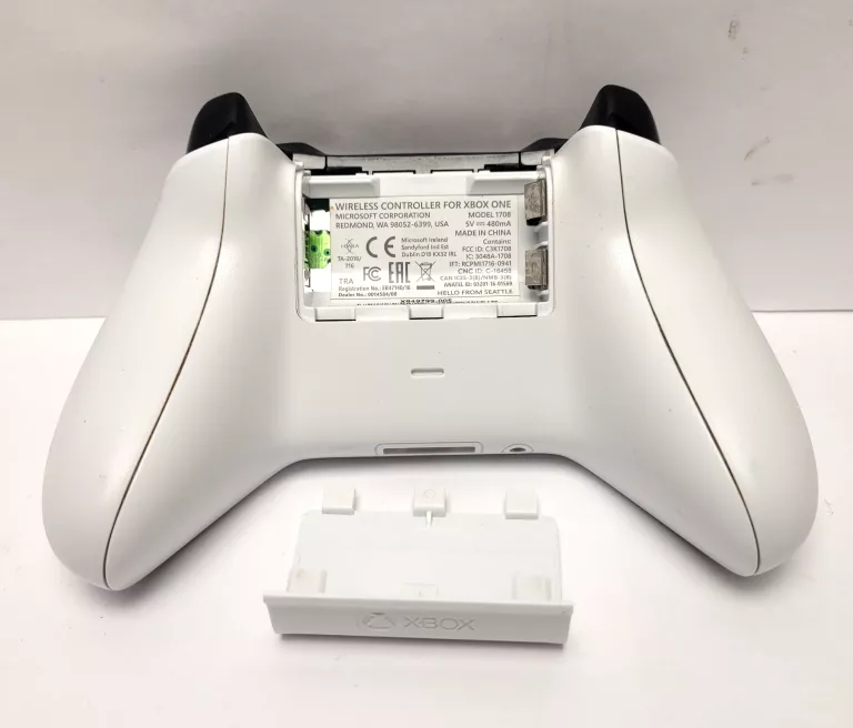 KONSOLA XBOX ONE S MODEL:1681 / PAD / GRA / OKABLOWANIE