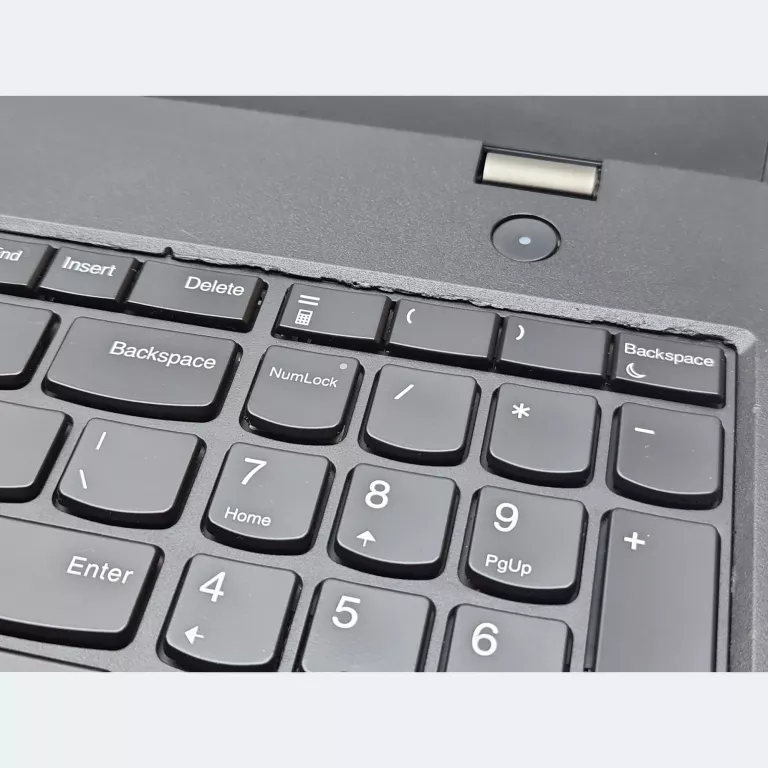 LAPTOP LENOVO THINKPAD T570 15,6 " INTEL CORE I5 8 GB / 256 GB CZARNY OPIS