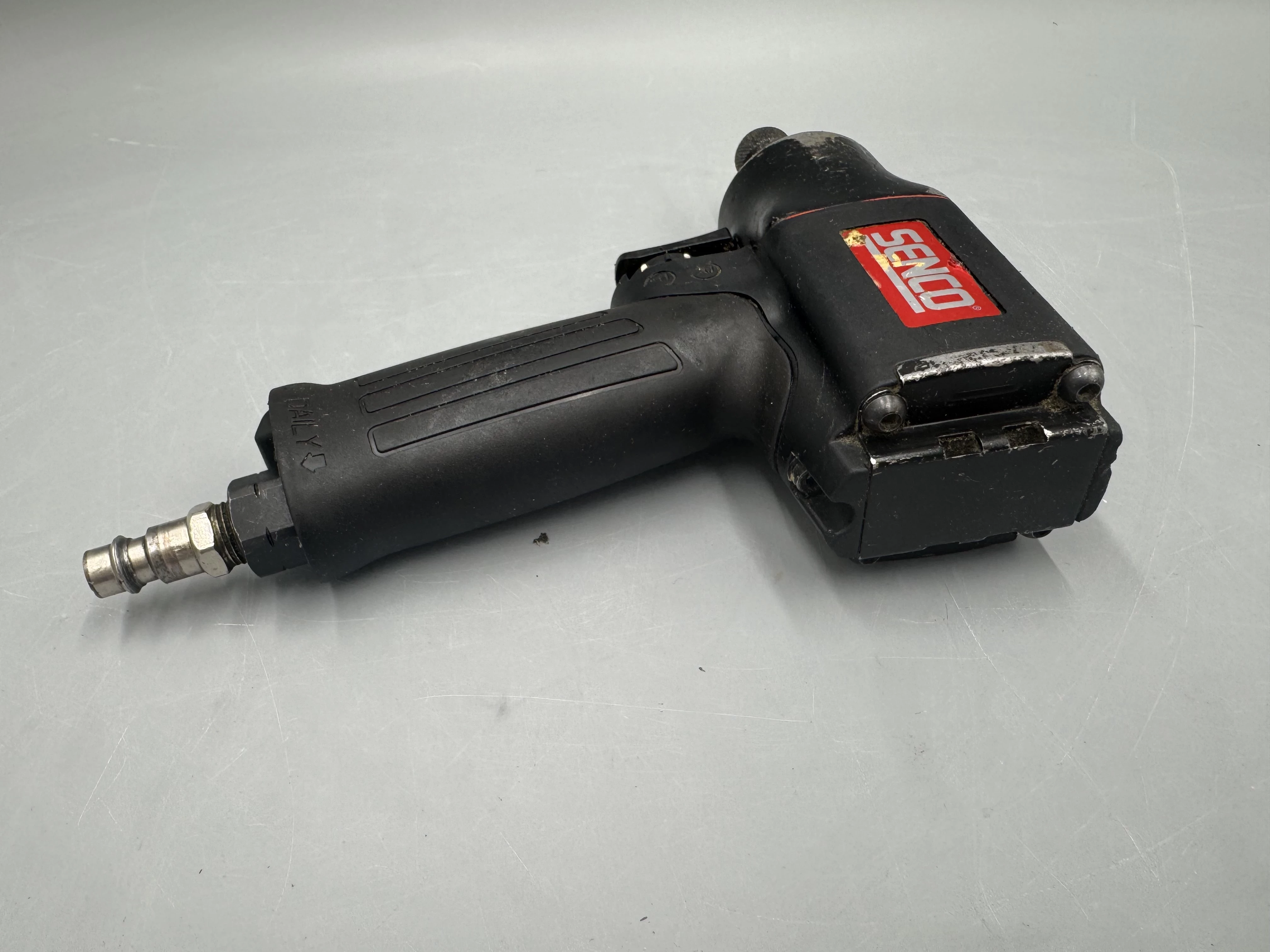 wkretarka-pneumatyczna-senco-sen700c-325nm-8900-obr-zasilanie-209202-1769315