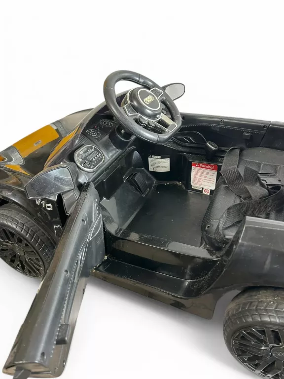 AUTO NA AKUMULATOR AUDI R8 + PILOT + ZAS