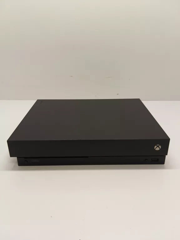 KONSOLA  XBOX ONE X 1 TB