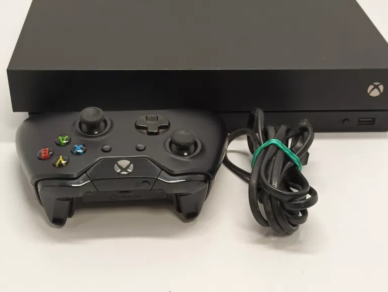 KONSOLA  XBOX ONE X 1 TB