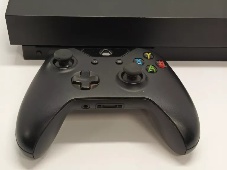 KONSOLA  XBOX ONE X 1 TB