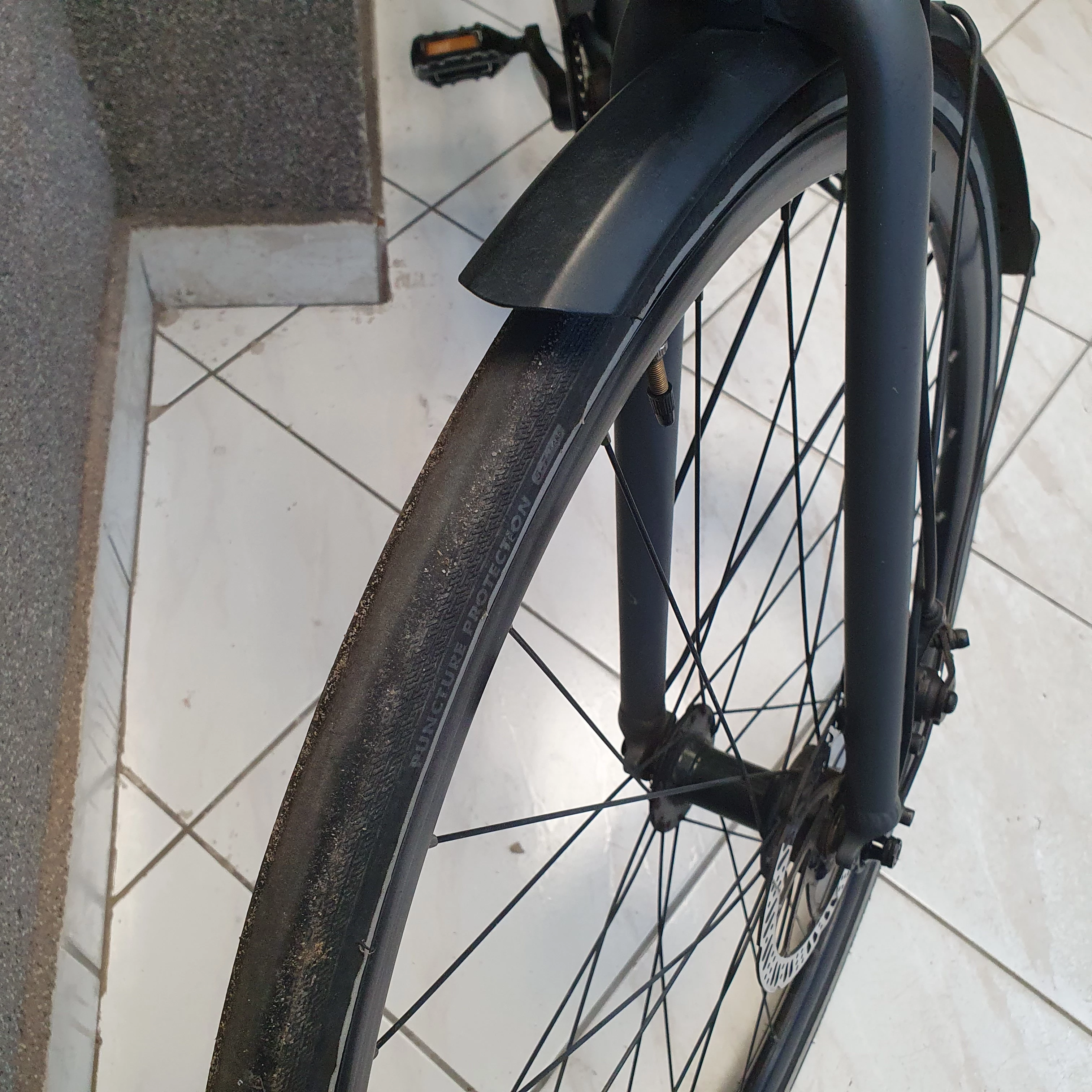 rower-miejski-elops-speed-900-material-ramy-179-1