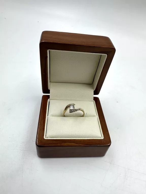 sliczny-zloty-pierscionek-z-kamieniami-marka-226434-1704211