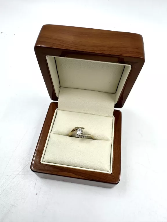 sliczny-zloty-pierscionek-z-kamieniami-stan-11323-2