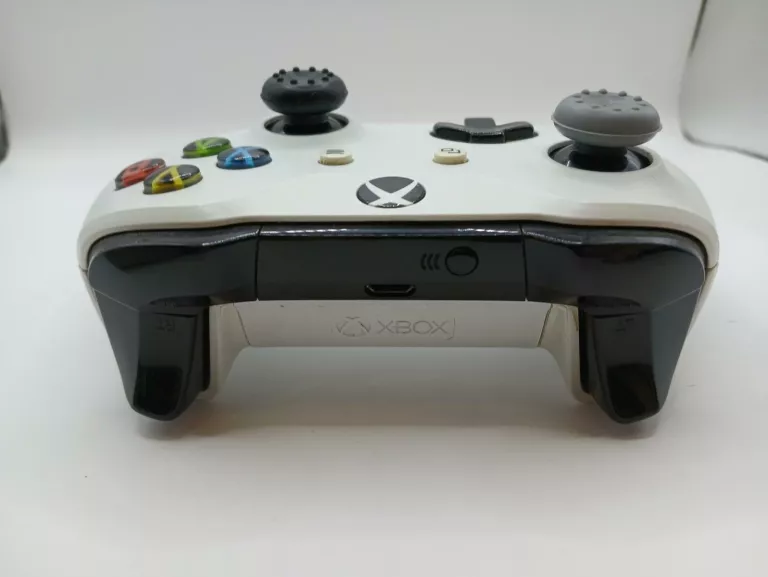 PAD DO XBOX ONE  MODEL 1708 BIAŁY